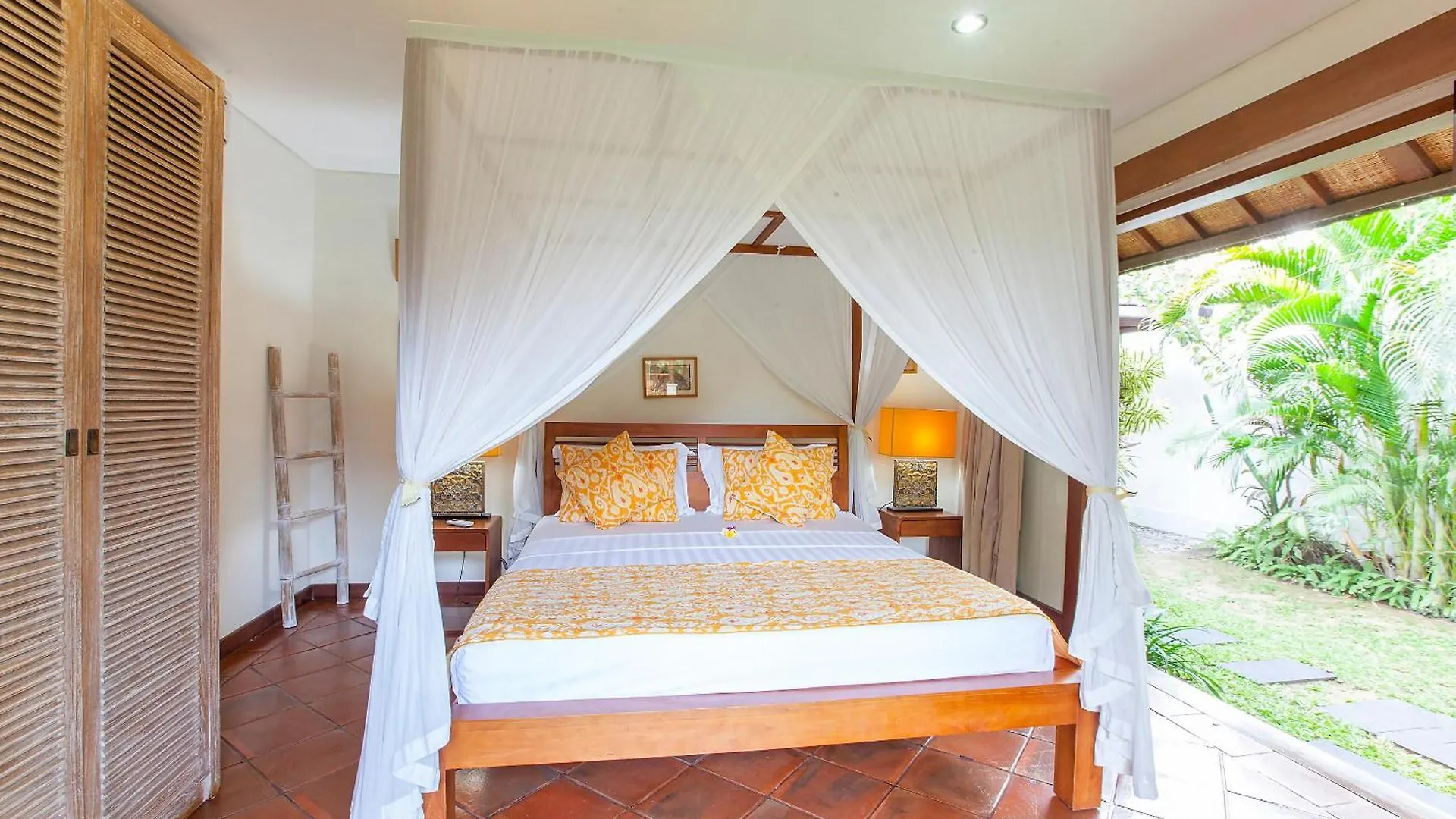 Villa Santi Seminyak  סמיניאק